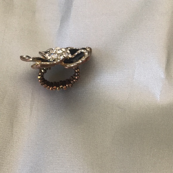 Flower design ring - Picture 2 of 3